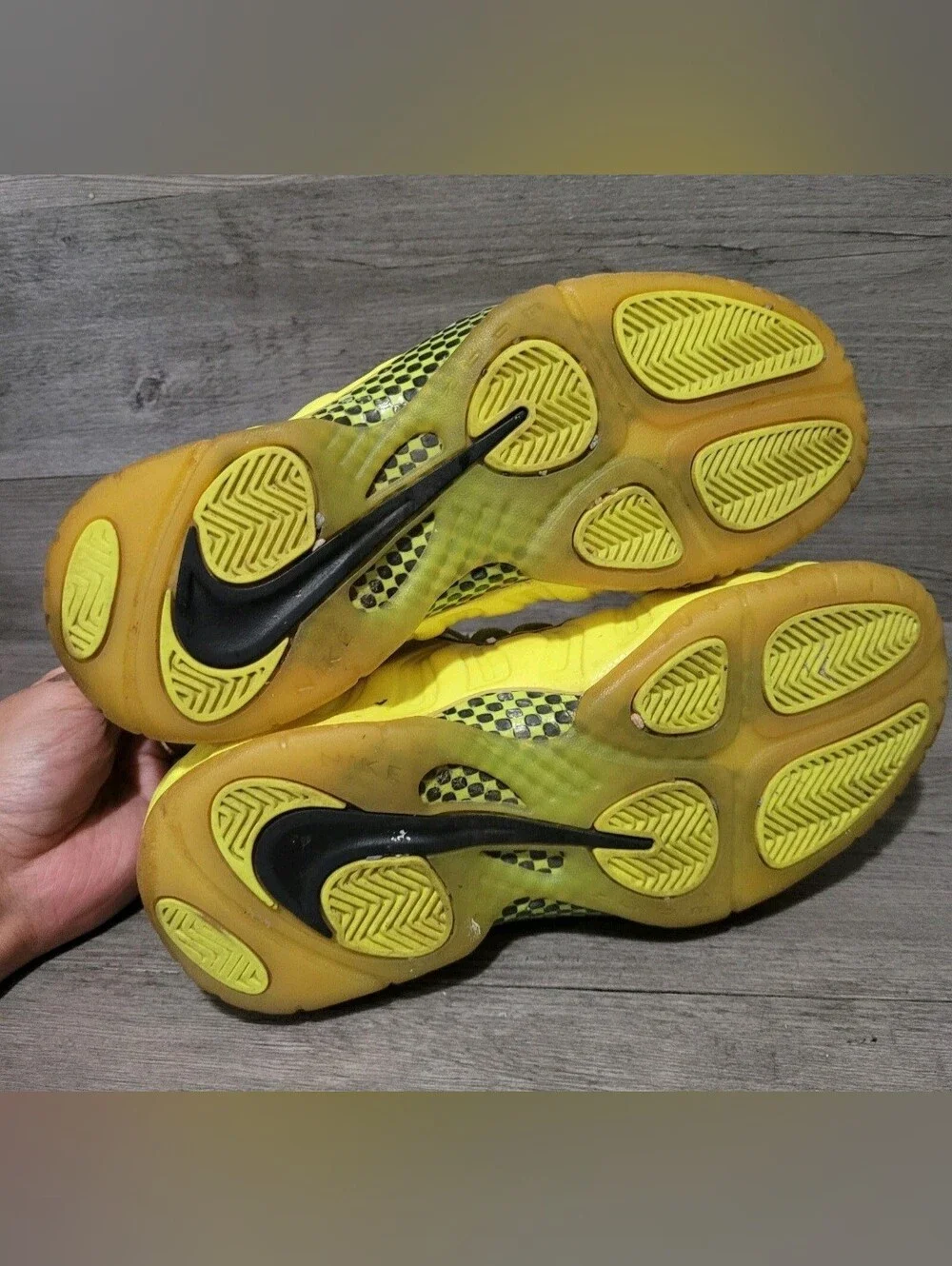 Nike Foamposite Pro Volt Mens Size 9 Yellow Basketball Shoes Foams